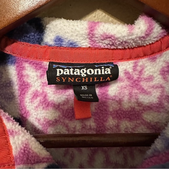 Patagonia Women’s Purple Floral Synchilla Snap-T Fleece Pullover - Picture 3 of 4